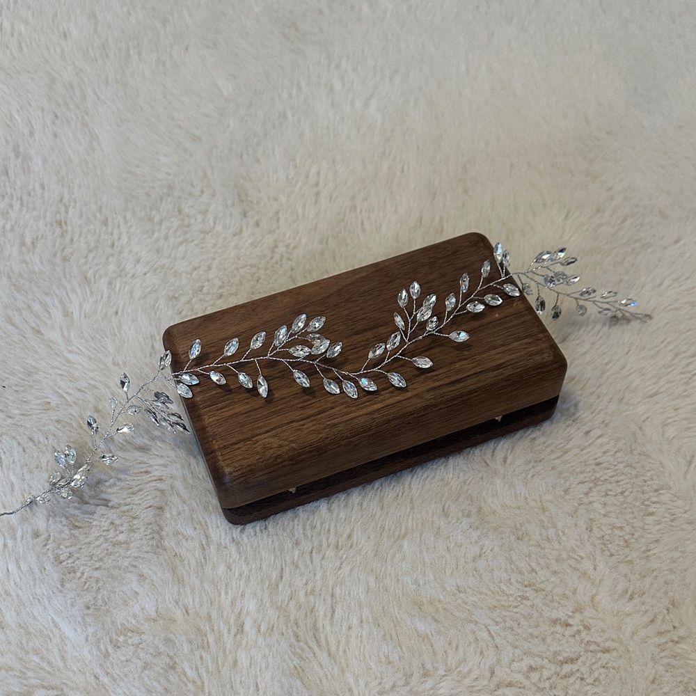 Sparkling Silver Leaf Hair Vine